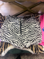 Load image into Gallery viewer, Zebra zipper short
