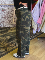 Load image into Gallery viewer, Camo rope pants
