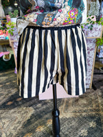 Load image into Gallery viewer, Black striped shorts
