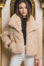 Load image into Gallery viewer, that girl faux coat
