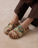 Load image into Gallery viewer, fall buckle clog
