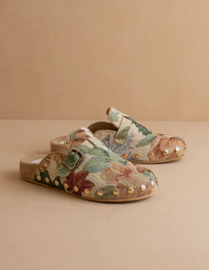fall buckle clog